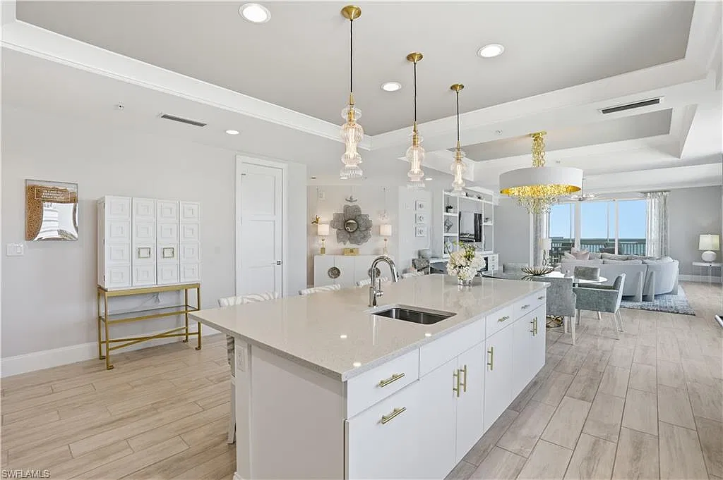 3 bed, 3.5 bath, 3421 sqft, $10,000 — Photo 2