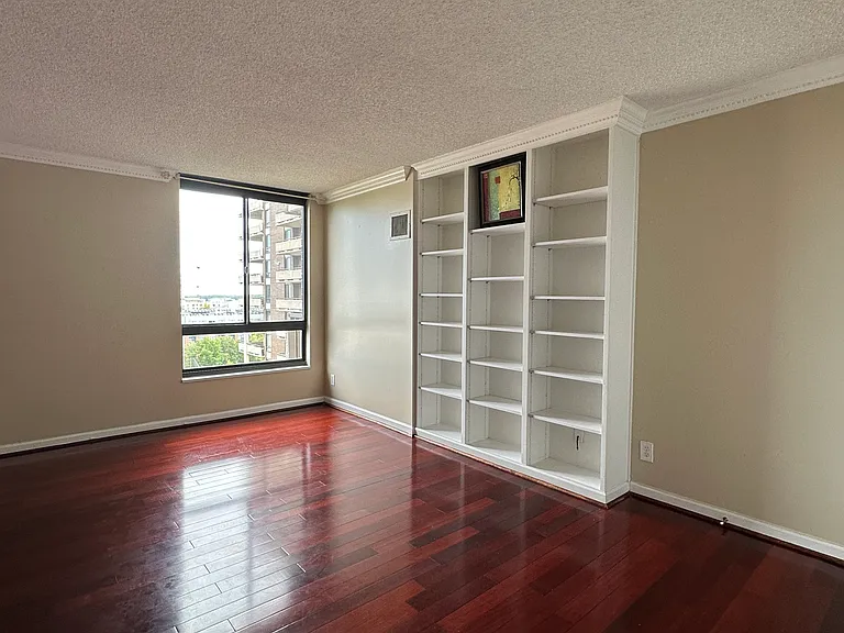 1800 Old Meadow Rd #717 — Photo 4
