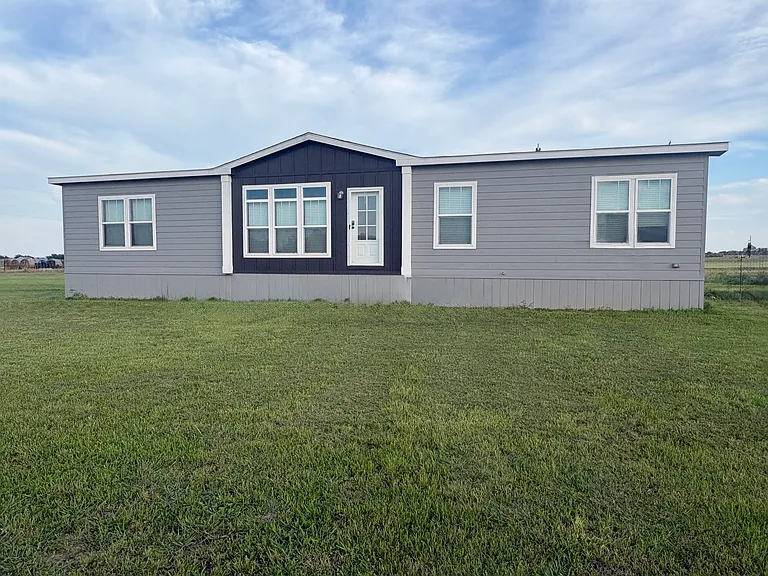 340 Fox Run Rd — Photo 1