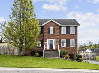 425 Majestic Dr, Christiansburg, VA 24073