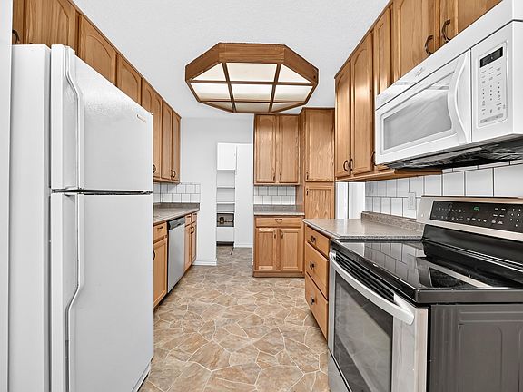 5th image of 3111 142nd Ave NW #40