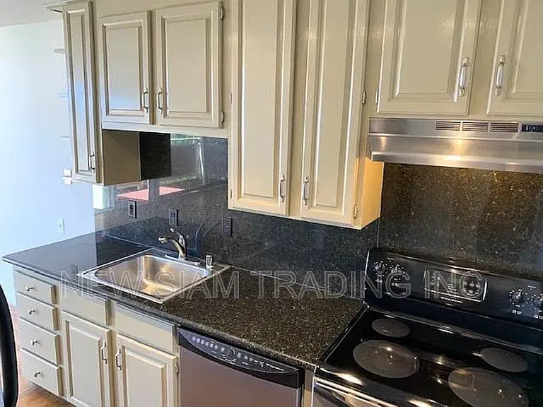 1040 Dolores St — Photo 8