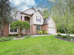 727 Lake Ridge Rd, Rochester Hills, MI 48307
