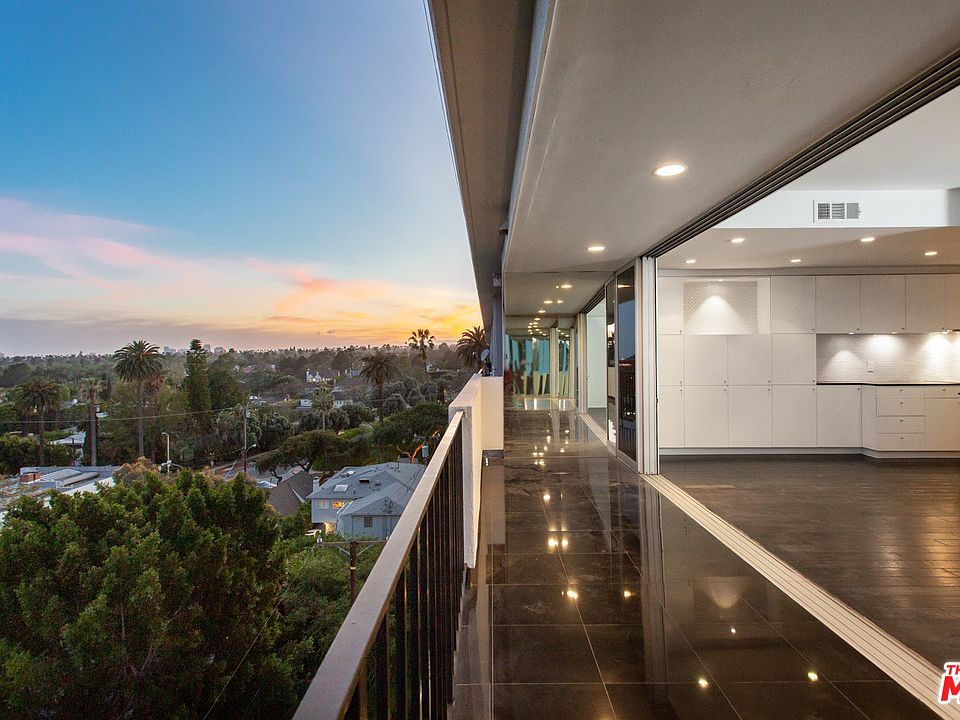 1st image of 818 N Doheny Dr APT 708
