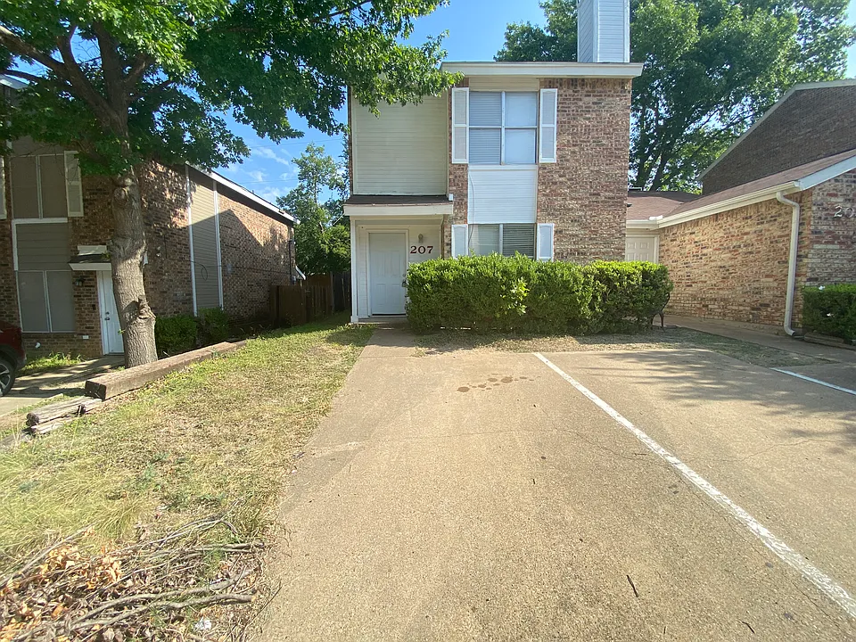 207 Country Bend Dr