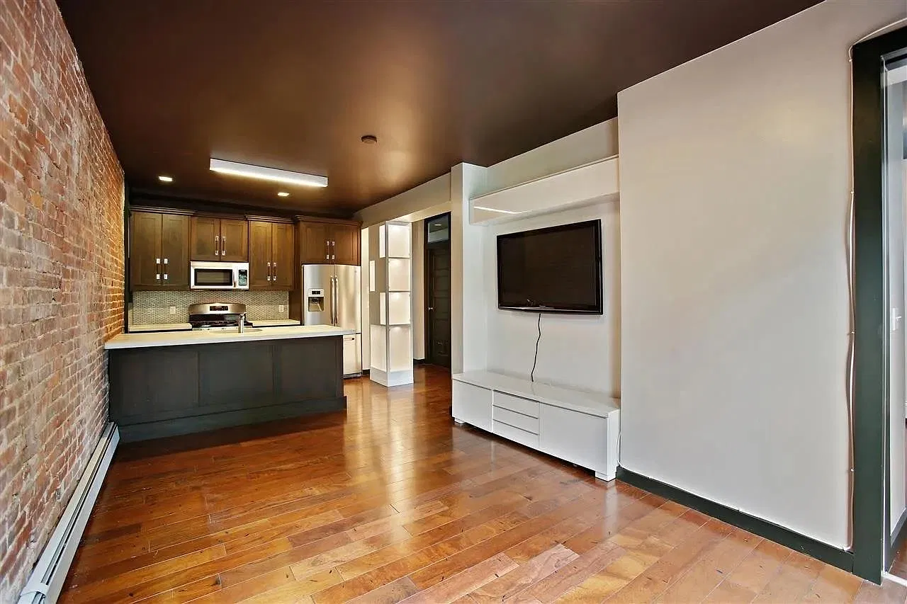 2 bed, 1.0 bath, $2,750 — Photo 1