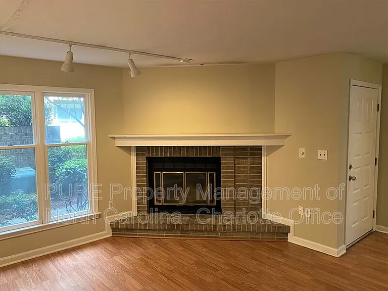 415 W 8th St #E — Photo 4
