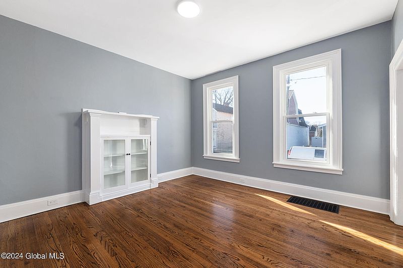 5th image of 1524 8th Avenue