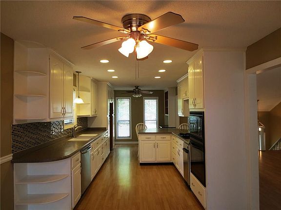 5th image of 8650 Colony Club Dr