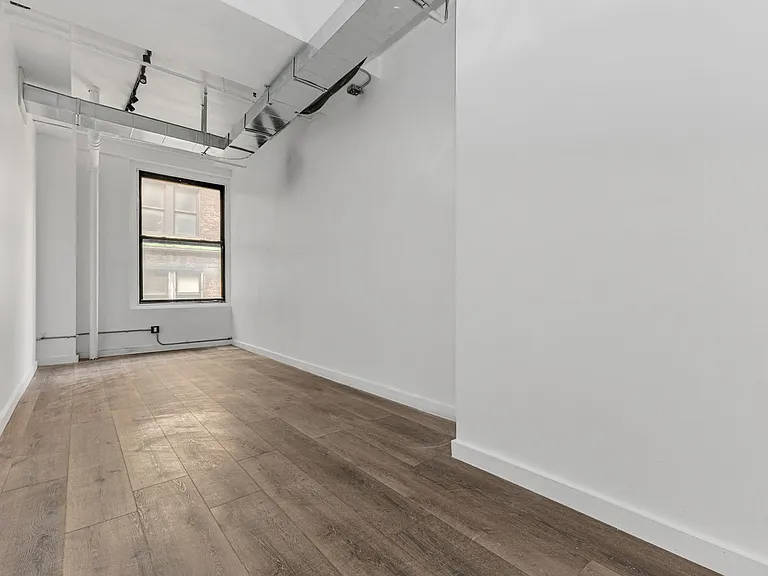 255 W 36th St #1006 — Photo 5