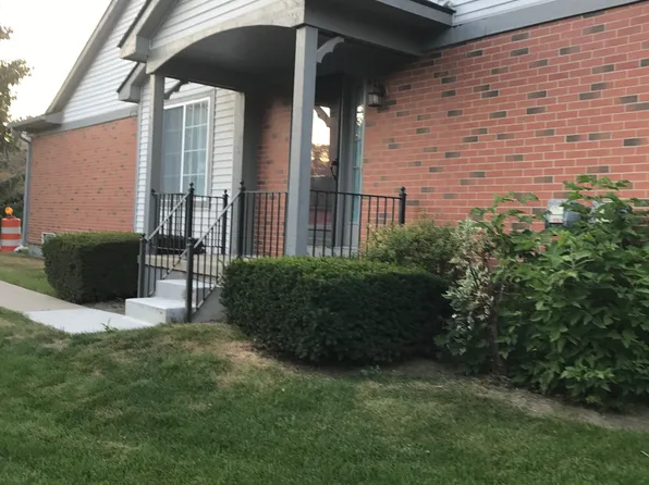456 Winwood Cir #1, Walled Lake, MI 48390