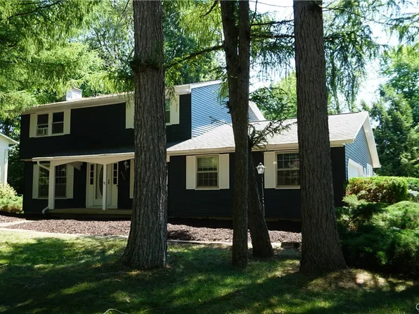 3973 Pawnee Dr, Liverpool, NY 13090