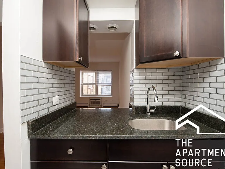 6830 N Sheridan Rd #462 — Photo 2