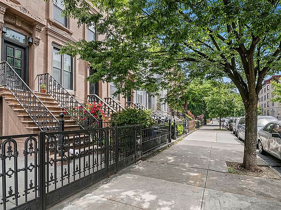4th image of 1354 Pacific St Unit Townhouse