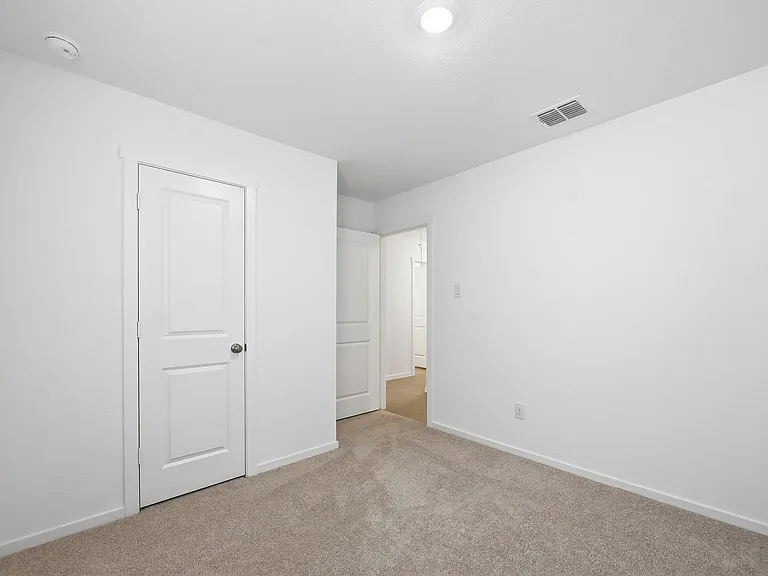 6509 Glade St — Photo 9