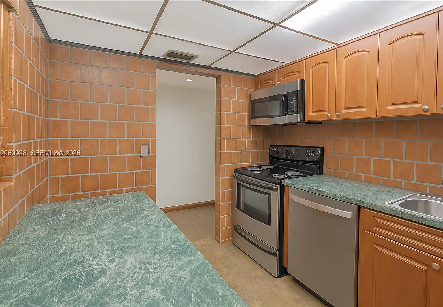 Horizons West Condo #9 — Photo 2