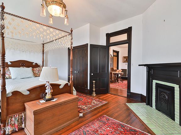 17th image of 203 N McCombs St