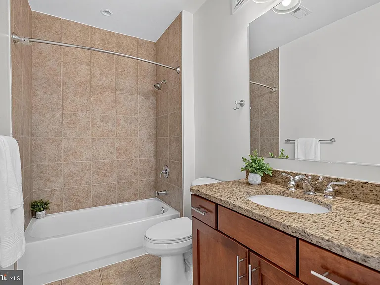1023 N Royal St #205 — Photo 12