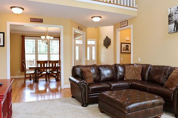3rd image of 411 Forest Lake Ct