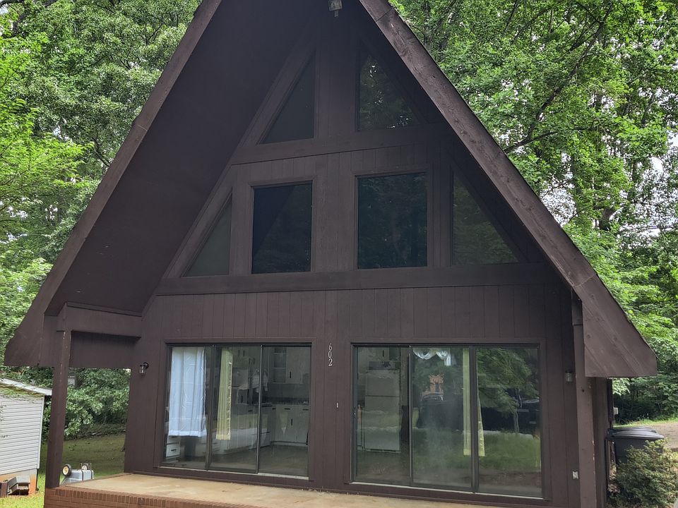 1st image of 602 Phoenix St