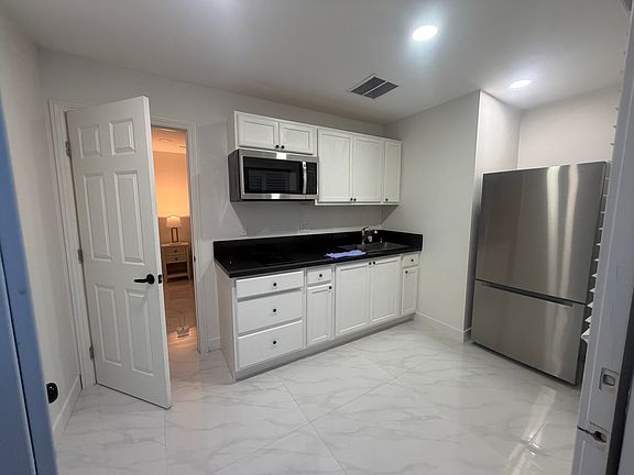 5th image of 3020 Garnet Ct
