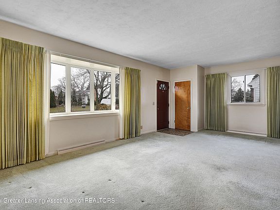 2nd image of 1511 Ravenswood Dr
