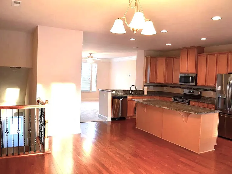 1002 Waymaker Ct — Photo 5