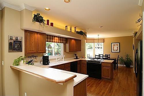 large eat in kitchen