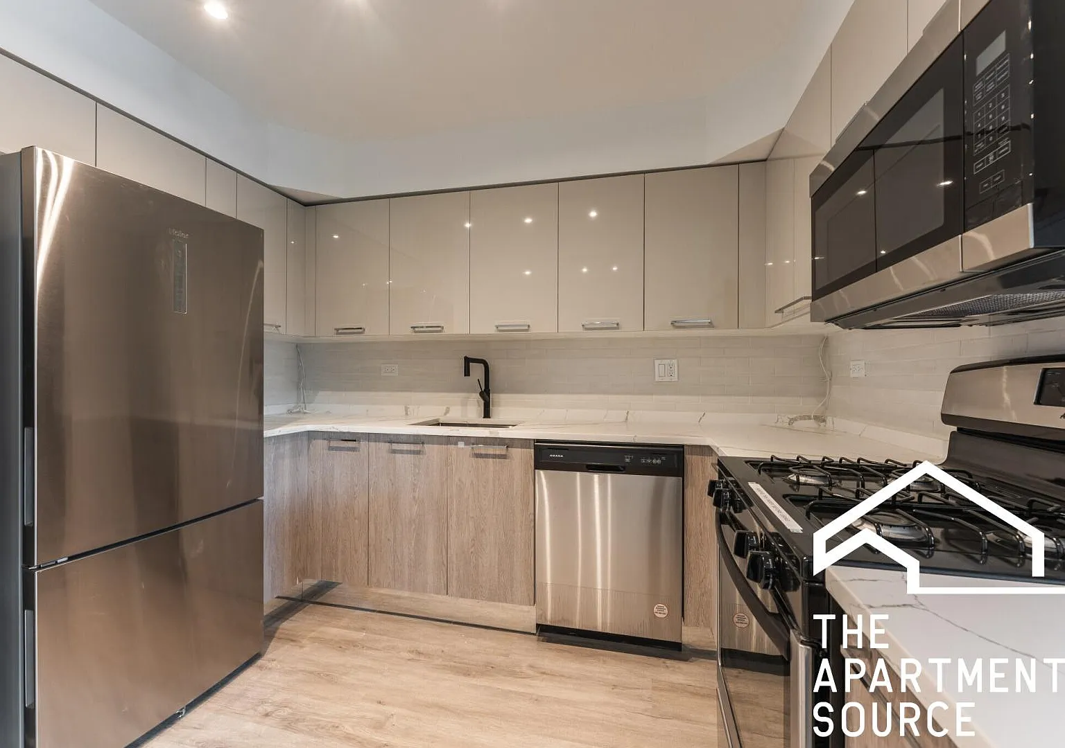 7621 North Sheridan Road #1D — Photo 2
