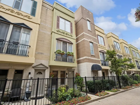 909 W Ohio St #5, Chicago, IL 60642