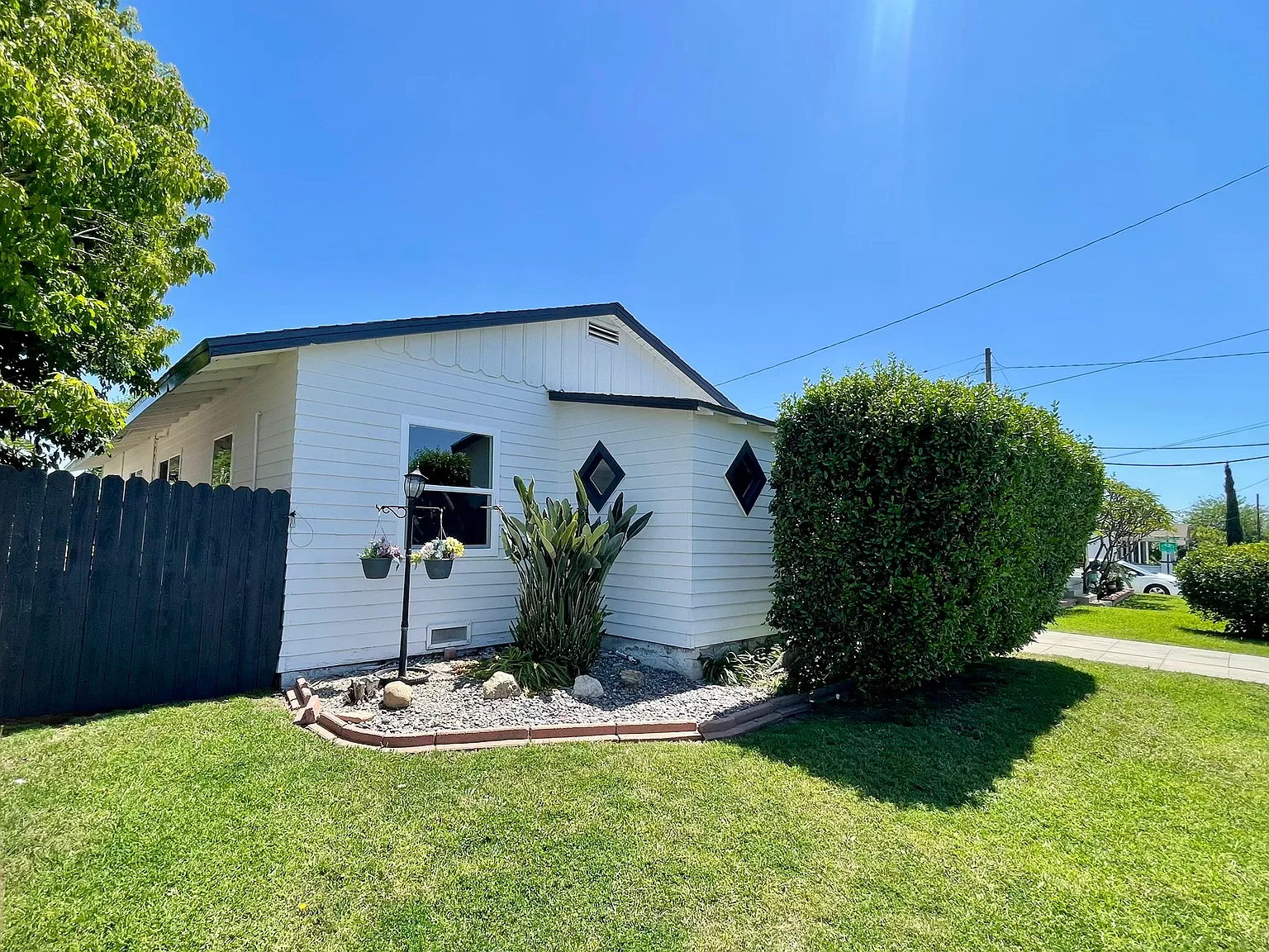 3 bed, 1250 sqft, $3,700 — Photo 3