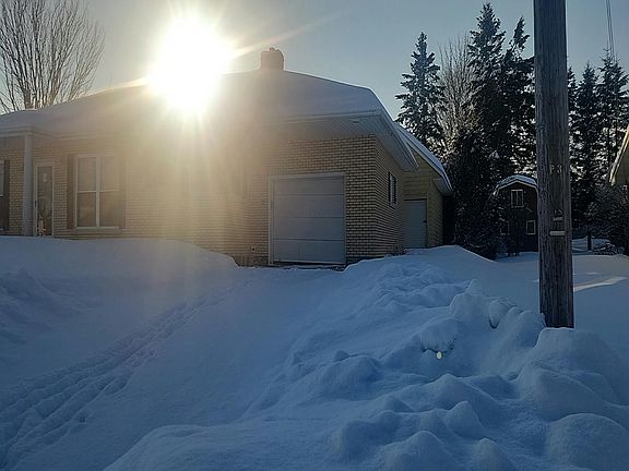 2nd image of 107 Fox St