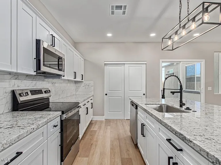 W Walton Ave — Photo 1