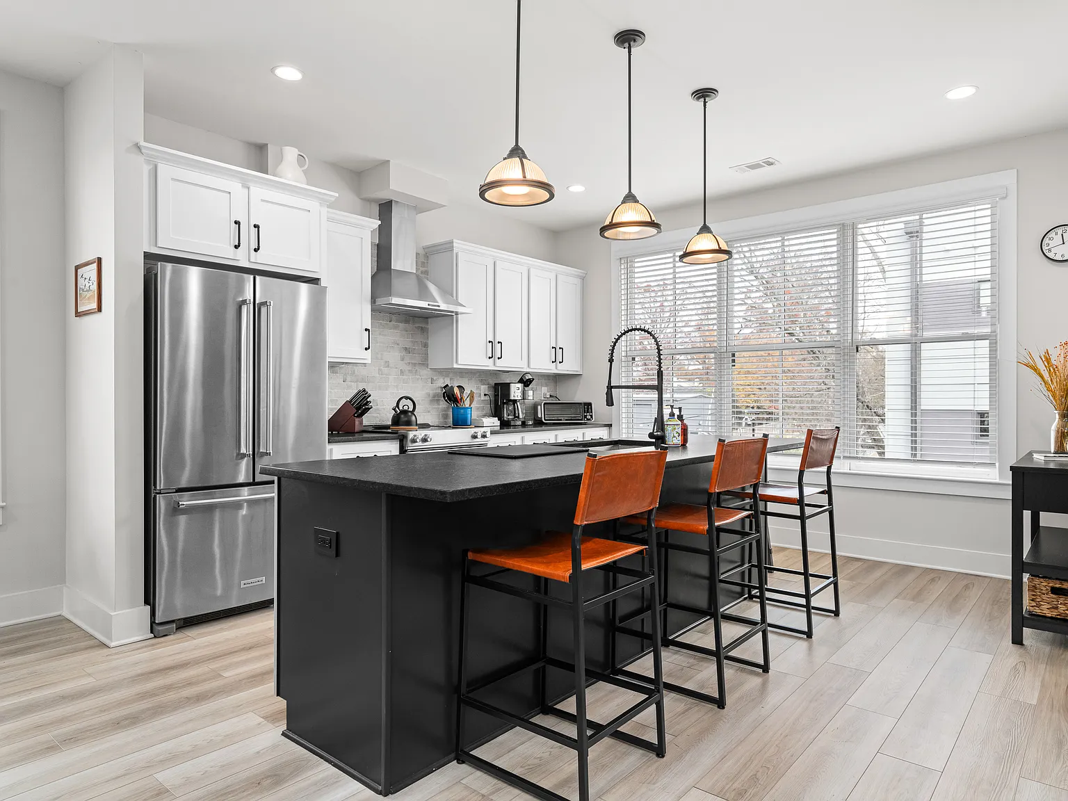 2 bed, 2.5 bath, 2105 sqft, $2,900 — Photo 2