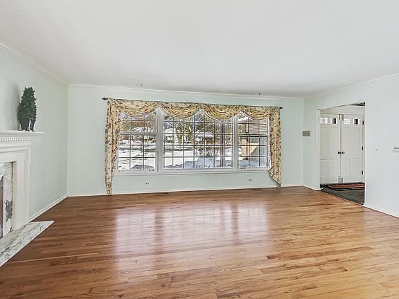 5th image of 1081 Woodbine Ln