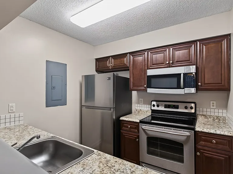 10 Tamarisk Quay #B — Photo 4