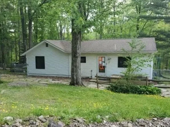 524 McElhenny Ln, Nicholson, PA 18446