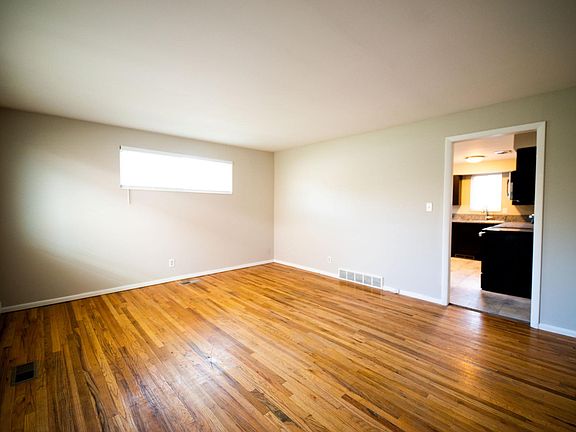3rd image of 1179 E Blaine Ave #B