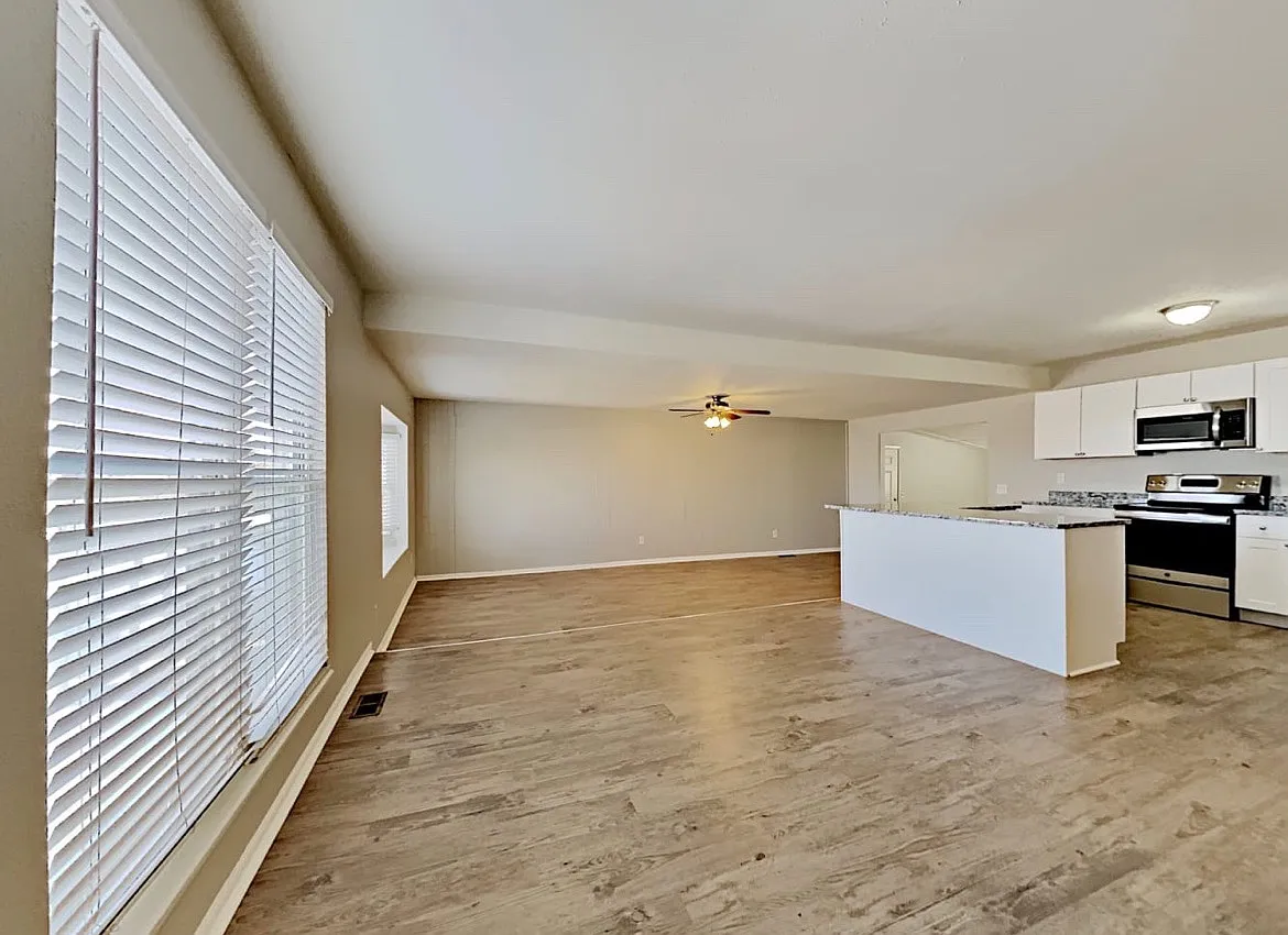 3 bed, 1516 sqft, $2,200 — Photo 3