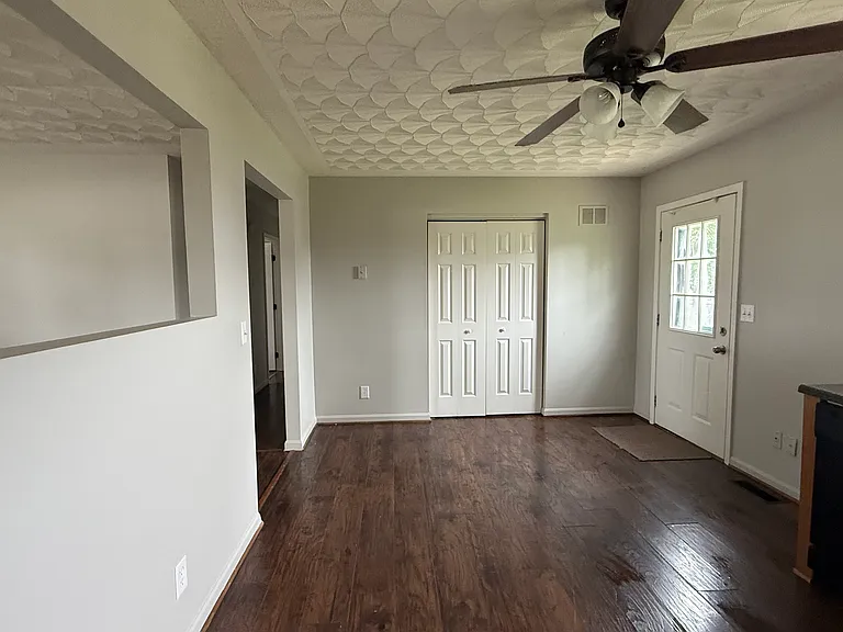 492 Landis Ln — Photo 4