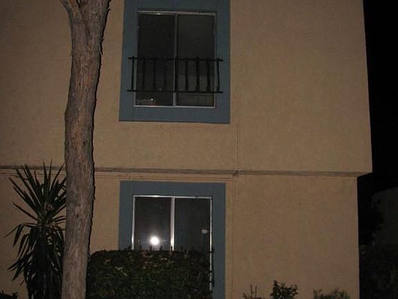 it's an end unit - neighbors on one side only