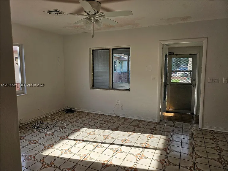 709 NE 4th Ct #6 — Photo 17