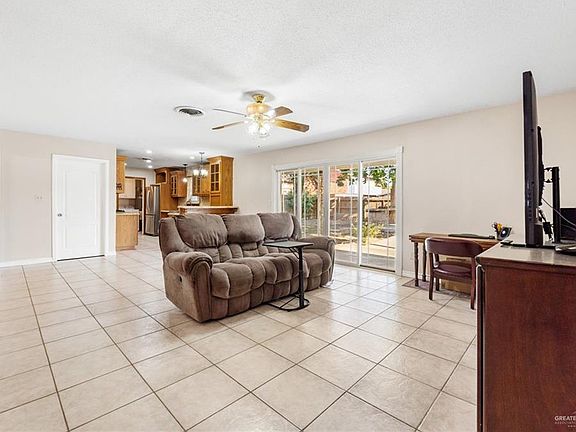 4th image of 1418 Marigold Ave