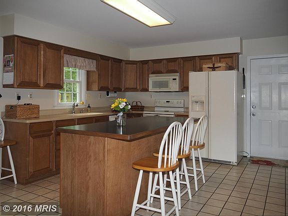 3rd image of 407 Fern Ct