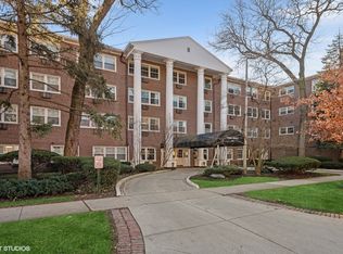 1025 Randolph St APT 104, Oak Park, IL 60302