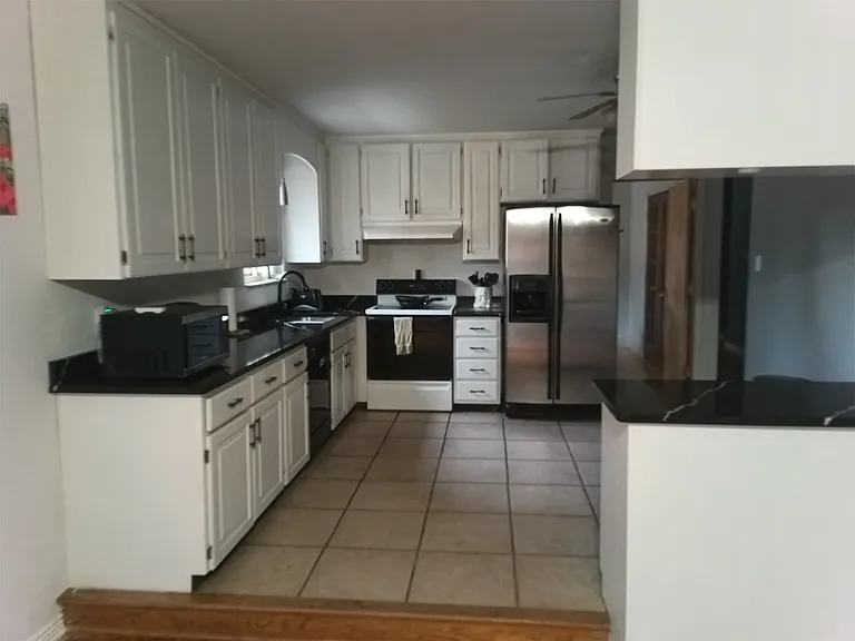 3278 W Parade Cir — Photo 2