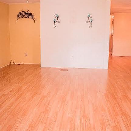4th image of 431 Holiday Park Blvd NE