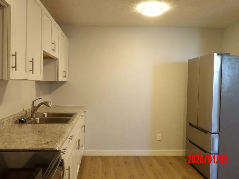 1211 E 4th St #26 — Photo 6