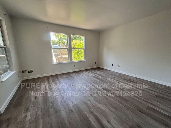 3rd image of 904 Pepperwood Ln