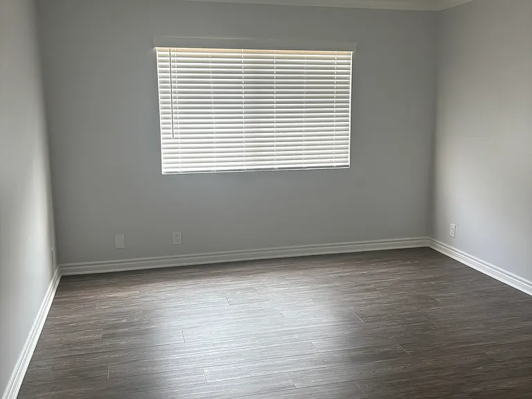2 bedroom, 2 bathroom upstairs flat apartment 2nd bedroom
